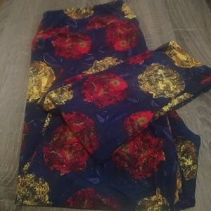 BNWOT Navy Background floral TC leggings